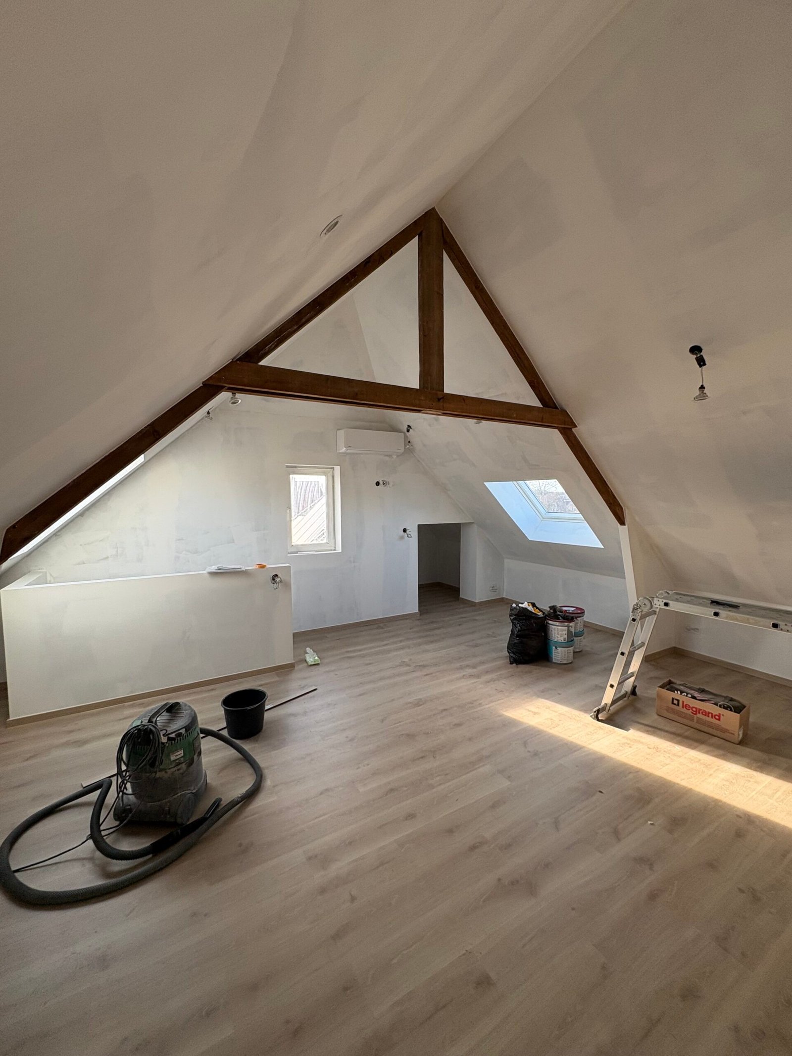 gyprocafwerking zolder velux